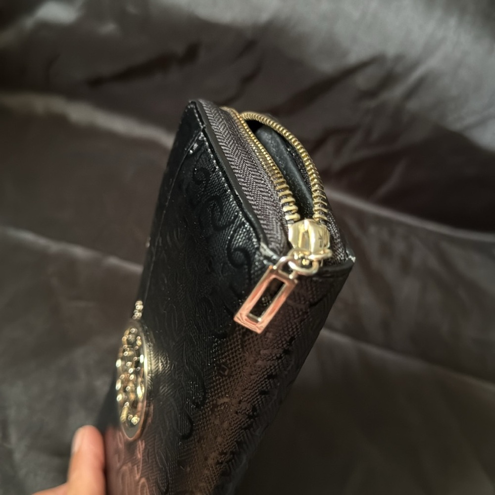 GUESS Wallet - Black preowned - Picture 13 of 17